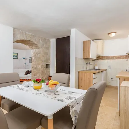 Beautiful In Vodnjan-kacana With Wifi Holiday home *