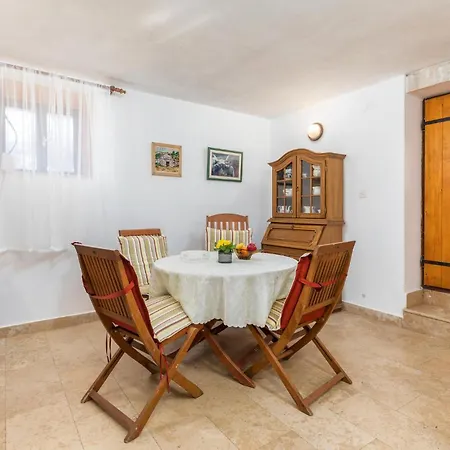 Holiday home Beautiful In Vodnjan-kacana With Wifi *