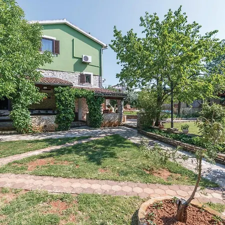 Beautiful In Vodnjan-kacana With Wifi Holiday home