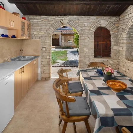 Beautiful In Vodnjan-kacana With Wifi Holiday home Vodnjan