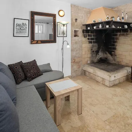 Beautiful In Vodnjan-kacana With Wifi Holiday home
